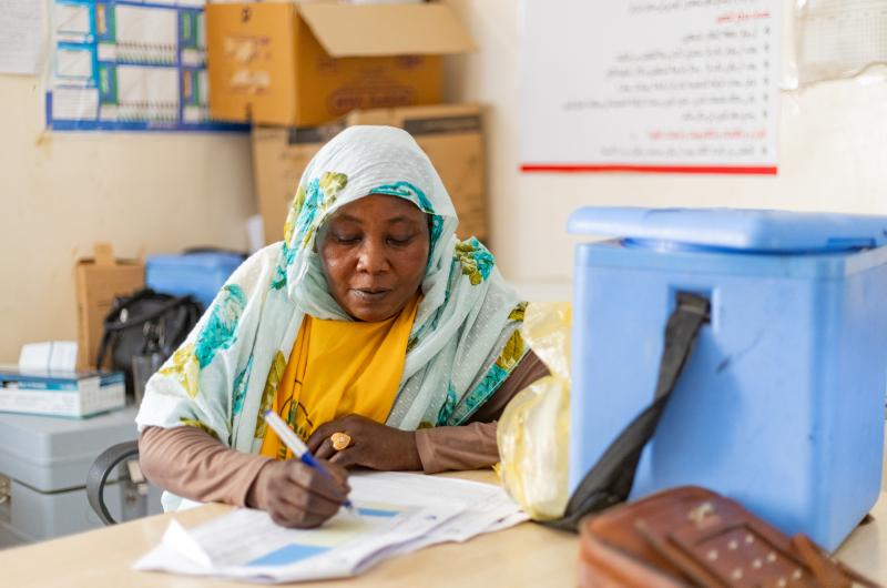 A health worker prepares to vaccinate children during the polio campaign at Omar Ebn Al khatab facility in Port Sudan. 